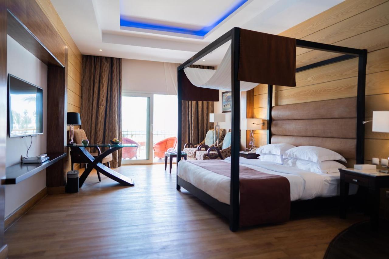 Hotel Royal Savoy Sharm El Sheikh (Adults Only) Exterior foto A room at the hotel