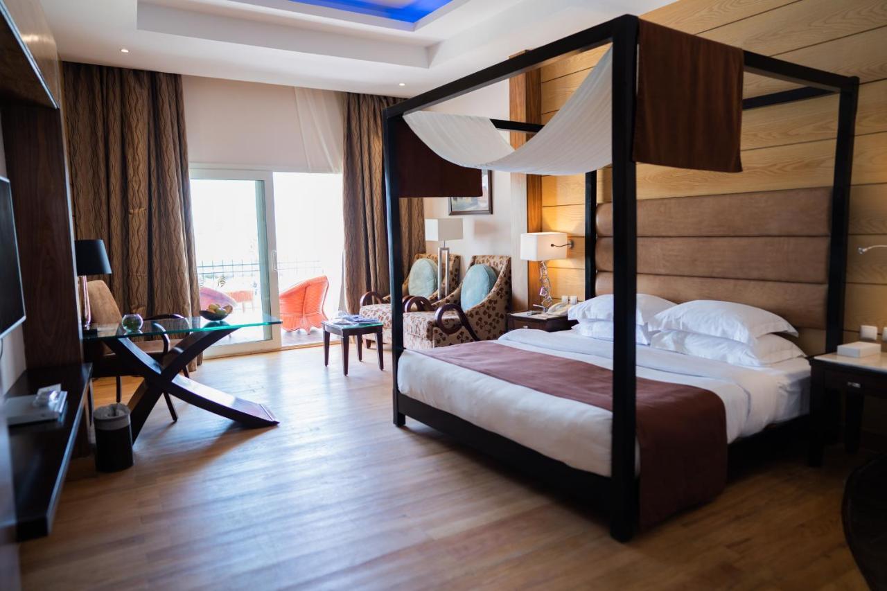 Hotel Royal Savoy Sharm El Sheikh (Adults Only) Exterior foto A room at the hotel