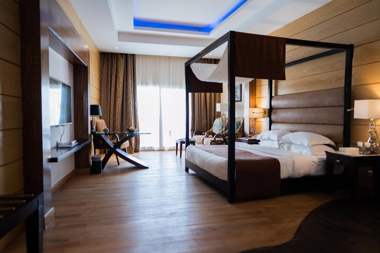 Hotel Royal Savoy Sharm El Sheikh (Adults Only) Exterior foto A room at the hotel