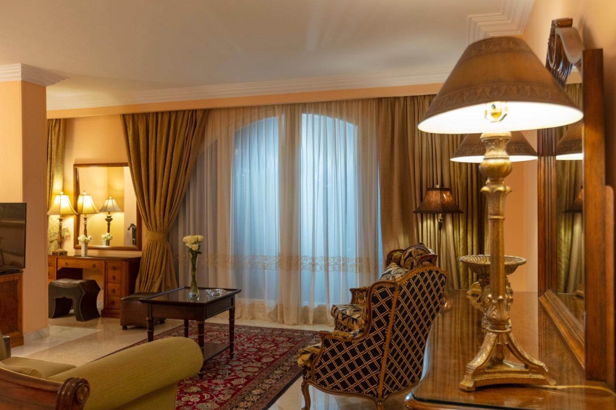 Hotel Royal Savoy Sharm El Sheikh (Adults Only) Exterior foto A suite at the hotel