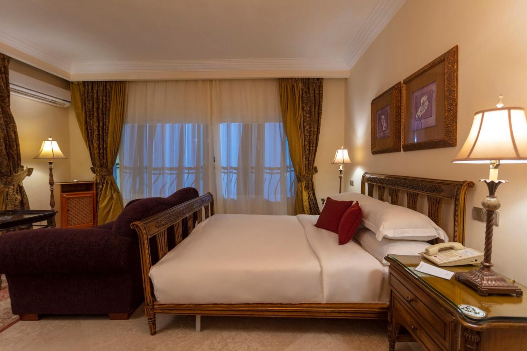 Hotel Royal Savoy Sharm El Sheikh (Adults Only) Exterior foto A bedroom at the hotel