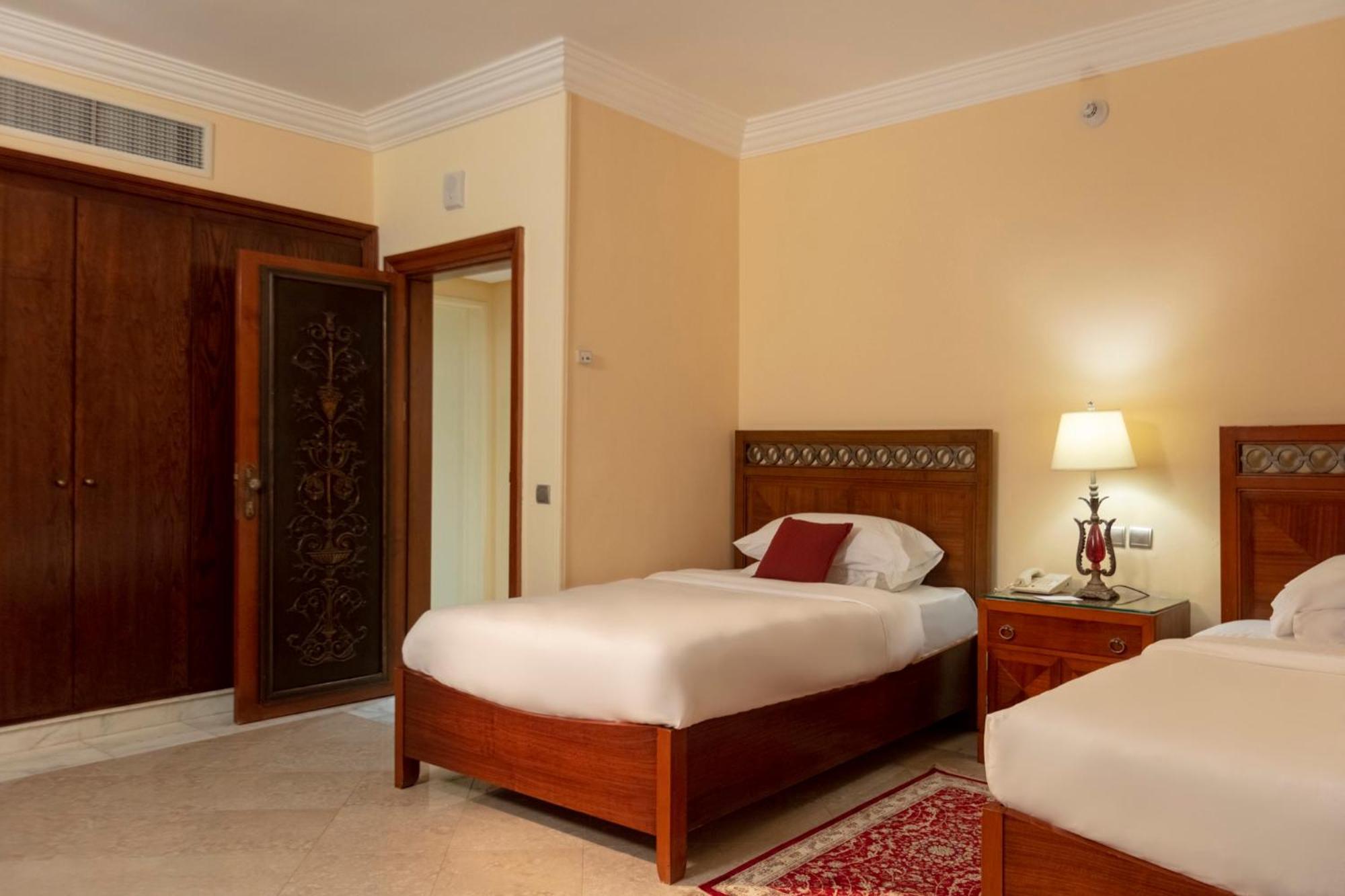 Hotel Royal Savoy Sharm El Sheikh (Adults Only) Exterior foto A bedroom at the hotel