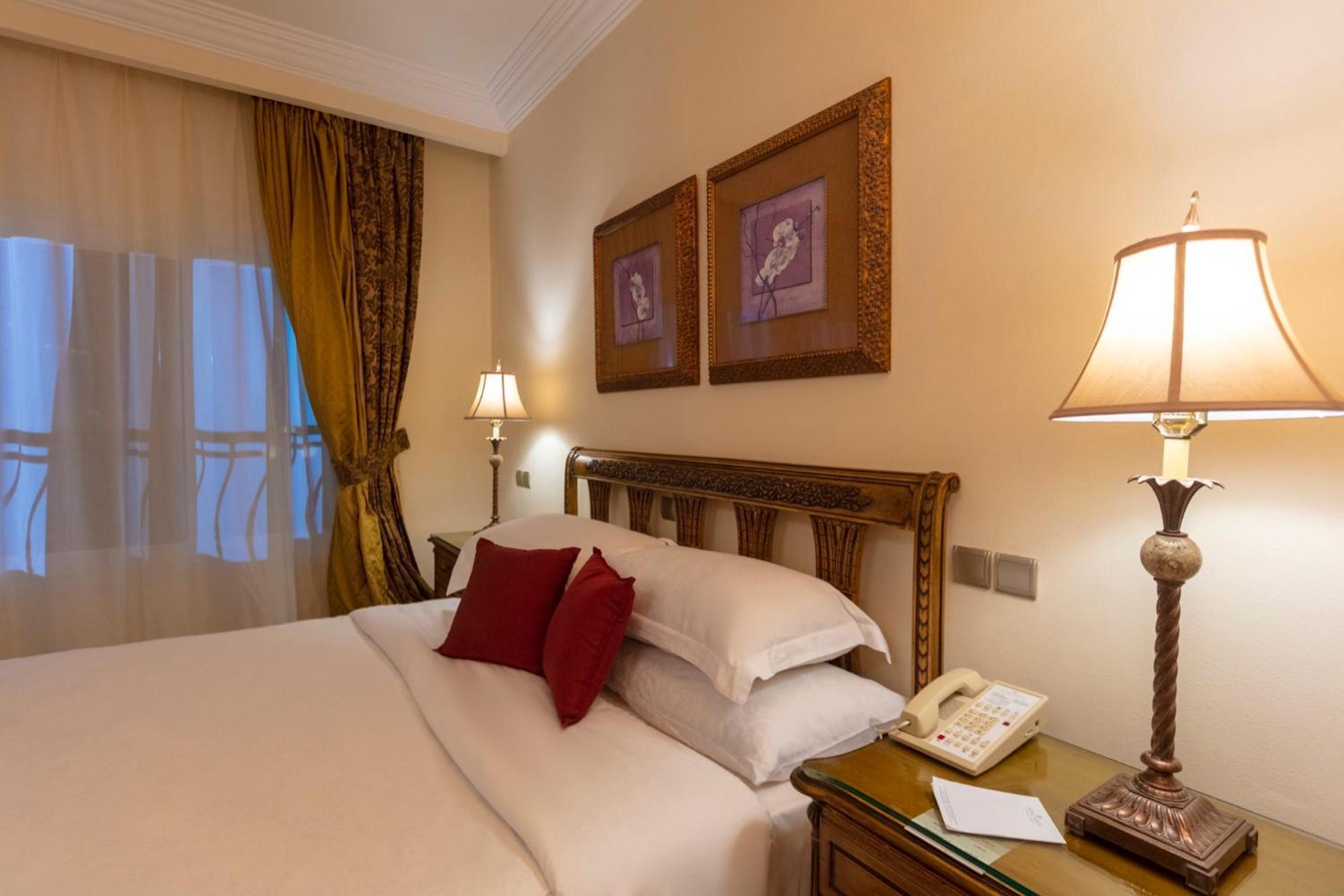 Hotel Royal Savoy Sharm El Sheikh (Adults Only) Exterior foto A bedroom at the hotel